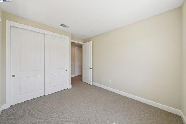 1305 Sunningdale Lane, Fairfield CA: https://media.crmls.org/mediaz/9b32a5a9-391b-4d29-a4bd-9df66c8dc626.jpg