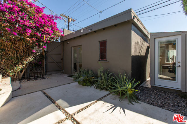 12906 Venice Boulevard, Los Angeles CA: https://media.crmls.org/mediaz/9b32eea1-6412-4627-a0c7-0086c7acc6c4.jpg