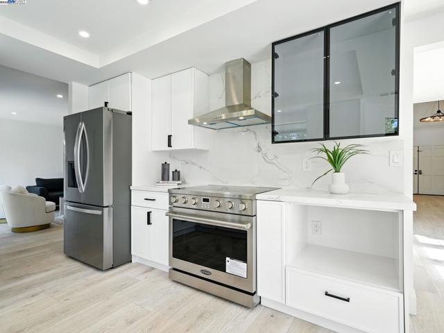 5995 Via Del Cielo, Pleasanton CA: https://media.crmls.org/mediaz/9b334457-9b05-4870-8883-24d34154e14f.jpg