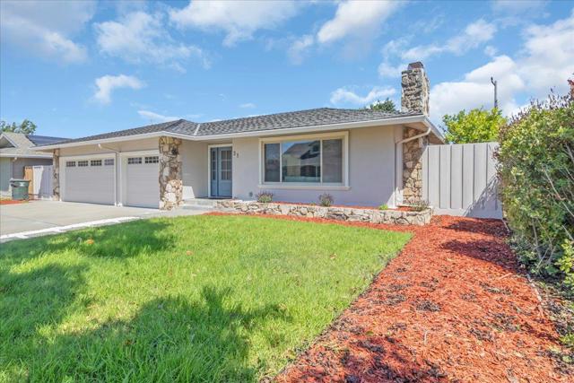 31 La Mirada Court, Salinas CA: https://media.crmls.org/mediaz/9b33549d-df0a-4cd2-9cbf-1803f60d8edf.jpg