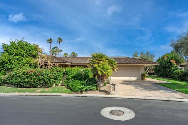 27 Cornell Drive, Rancho Mirage CA: https://media.crmls.org/mediaz/9b33a564-1cab-4ded-a805-35fc7c9dbd26.jpg
