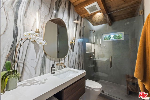 7442 Capps Avenue, Los Angeles CA: https://media.crmls.org/mediaz/9b33a8e0-4253-41da-b88e-219ca9904e2d.jpg