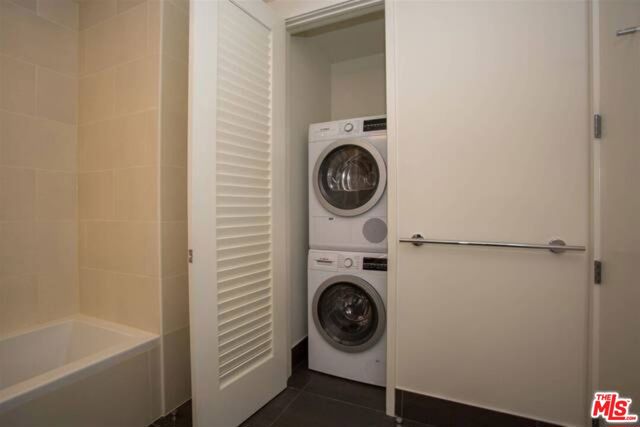 889 Francisco Street, Los Angeles CA: https://media.crmls.org/mediaz/9b33cc7b-58bb-4ecd-adfa-de8d152e08d3.jpg