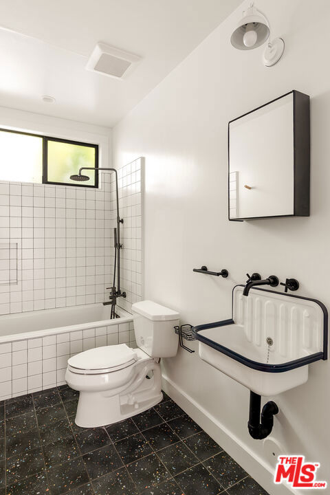 956 Parkman Street, Altadena CA: https://media.crmls.org/mediaz/9b33d9cb-f92d-4211-aa1e-7e928f8cb261.jpg