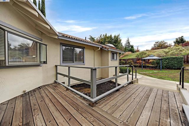 1116 Vista Point Ln, Concord CA: https://media.crmls.org/mediaz/9b3439e4-c107-4521-bc8f-c14aff6a0dae.jpg