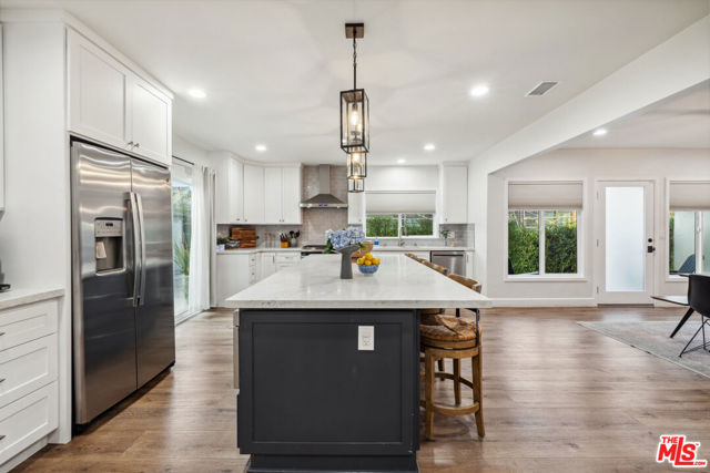 821 S Cloverdale Avenue, Los Angeles CA: https://media.crmls.org/mediaz/9b344631-d30f-486a-b573-ed84c82f14f9.jpg
