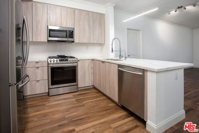 5710 Crescent Park E, Playa Vista CA: https://media.crmls.org/mediaz/9b3587d1-0b68-4148-868c-b92e810c455a.jpg