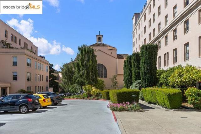 351 Buena Vista Ave E, San Francisco CA: https://media.crmls.org/mediaz/9b365dd5-9a9d-4820-95c1-1c4384f0ea80.jpg