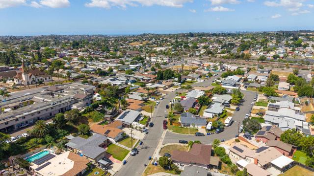 Image 25 of 27 For 7907 Longdale