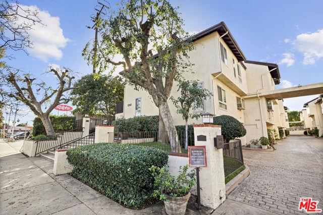 5245 Coldwater Canyon Avenue, Sherman Oaks CA: https://media.crmls.org/mediaz/9b36d6a7-06a8-40fa-9864-484da04d03e0.jpg
