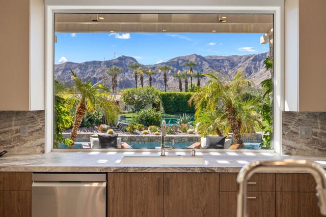 9 Regency Drive, Rancho Mirage CA: https://media.crmls.org/mediaz/9b379703-2b33-45ff-9c93-1154ac17996d.jpg