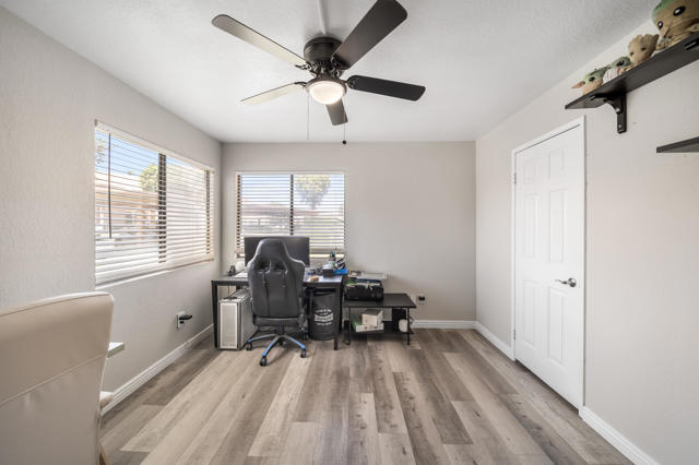 Image 11 of 31 For 78650 Avenue 42  101