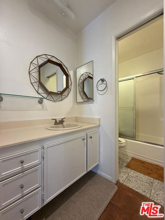 5257 Radford Avenue, Valley Village CA: https://media.crmls.org/mediaz/9b37f7e8-15e6-4738-8b58-c2f232967c9e.jpg