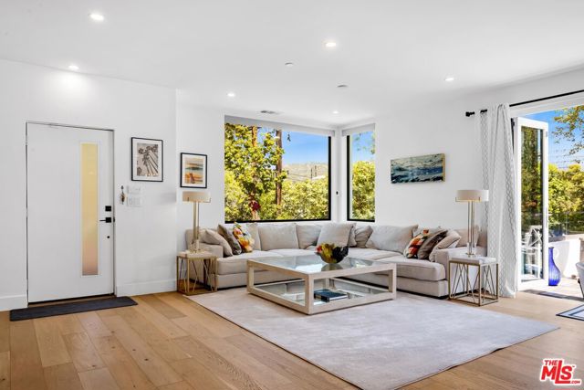 4841 Minden Place, Los Angeles CA: https://media.crmls.org/mediaz/9b3808ce-e71f-4035-a4be-bedb5c93982d.jpg