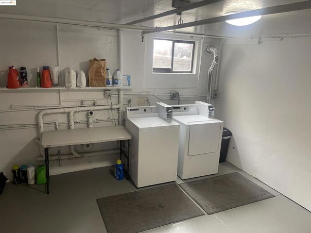 290 Park View Terrace, Oakland CA: https://media.crmls.org/mediaz/9b383e38-41bb-43b8-86c0-ae6765423d52.jpg
