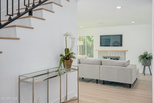 574 Nicole Drive, Newbury Park CA: https://media.crmls.org/mediaz/9b389607-b1c2-4179-a9e4-edce421018d6.jpg