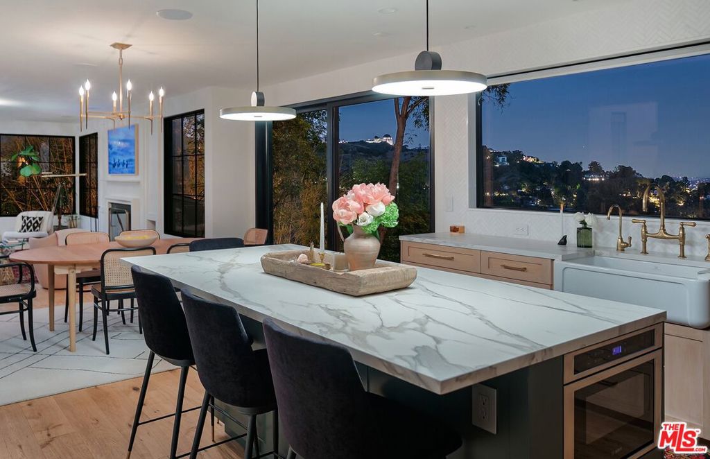 2720 Hollyridge Drive