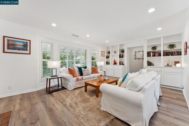 347 Valley View Rd, Pleasant Hill CA: https://media.crmls.org/mediaz/9b38d79e-f5ce-47d8-966f-3cafdda72952.jpg