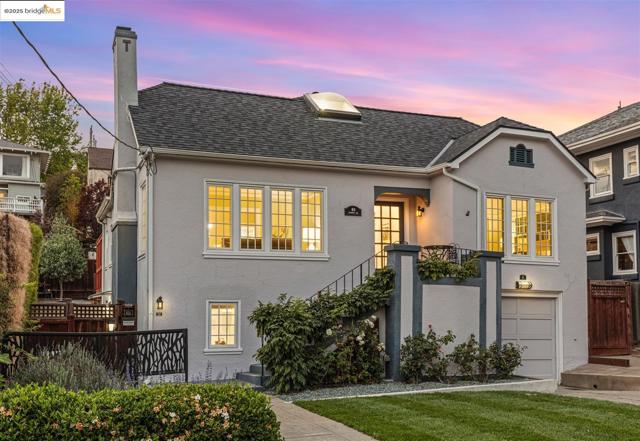 61 Wildwood Ave, Piedmont CA: https://media.crmls.org/mediaz/9b3978f0-63a9-4227-8bfc-434925e48b20.jpg