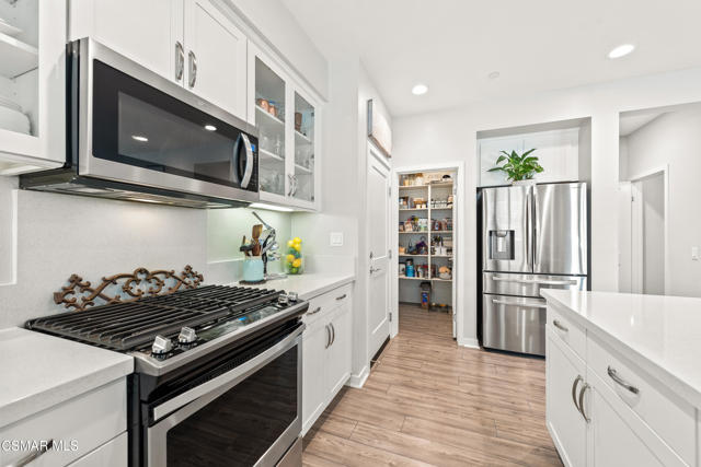 1830 Poppy Drive, Simi Valley CA: https://media.crmls.org/mediaz/9b397e21-92e1-4669-ad0c-fead7d36954f.jpg