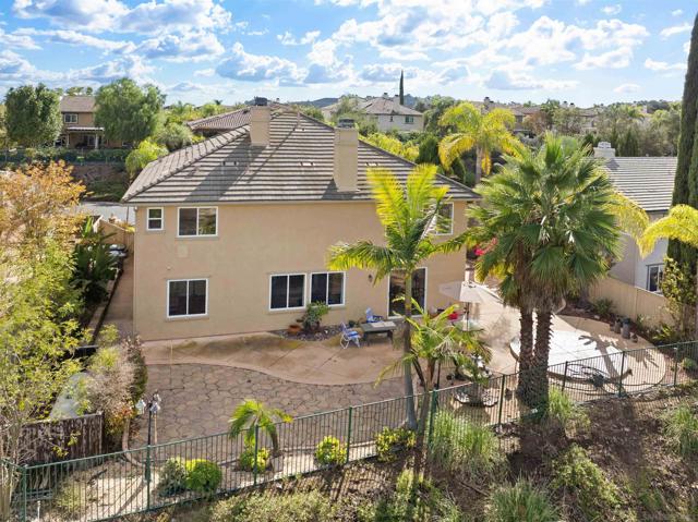 10562 Aspen Gln, Escondido CA: https://media.crmls.org/mediaz/9b399a0c-8862-4488-8010-649be92d22ee.jpg