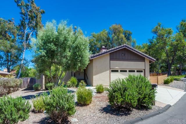 Detail Gallery Image 3 of 63 For 1023 Mimosa Ave, Vista,  CA 92081 - 4 Beds | 2/1 Baths