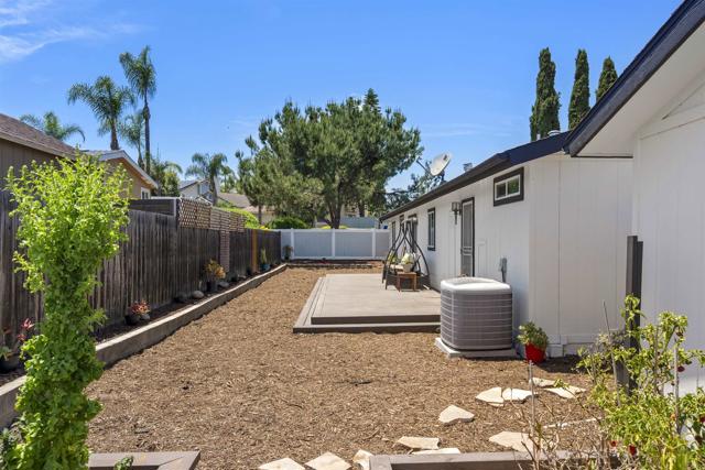 8620 Atlas View Drive, Santee CA: https://media.crmls.org/mediaz/9b39bde0-2c64-47ea-9398-b749ffcac71d.jpg