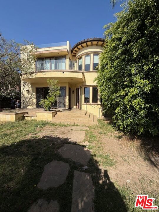 1126 Yale Street