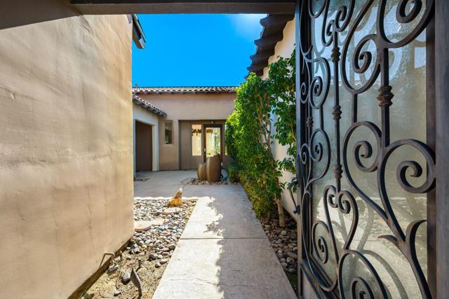 326 Loch Lomond Road, Rancho Mirage CA: https://media.crmls.org/mediaz/9b3a43d0-7801-44b0-9e74-b8916449dcb8.jpg