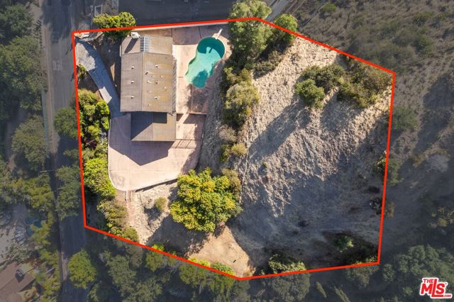 1181 Somera Road, Los Angeles CA: https://media.crmls.org/mediaz/9b3a61a0-d7c3-4a31-a3af-dc8418139c7b.jpg