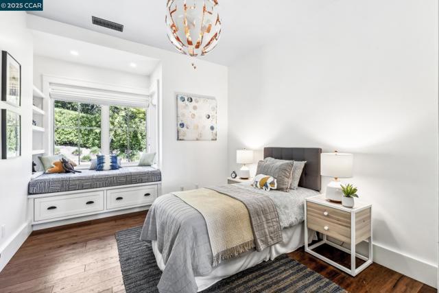 25 La Campana, Orinda CA: https://media.crmls.org/mediaz/9b3a6e24-959e-4fcb-ad9c-099b149754f1.jpg
