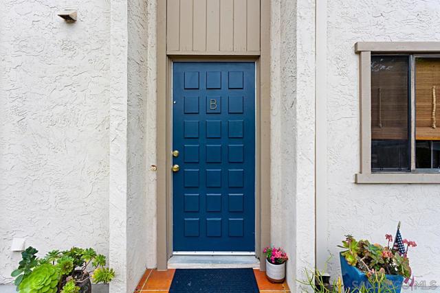 2383 Altisma Way, Carlsbad CA: https://media.crmls.org/mediaz/9b3a875d-e128-4831-8f89-6b854055bc37.jpg