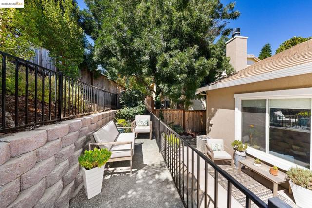 881 Inverness Ln, Brentwood CA: https://media.crmls.org/mediaz/9b3b14e7-ca99-41c8-8947-74d11b9a1064.jpg