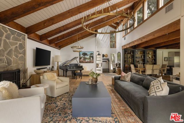 Drew Fenton | 959 Crater Oak Drive Calabasas CA | MLS: 7287258
