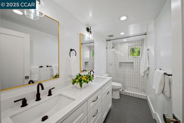 33 Los Arabis Circle, Lafayette CA: https://media.crmls.org/mediaz/9b3bfd10-ef1c-43fa-95d1-bff0cdb9da5d.jpg