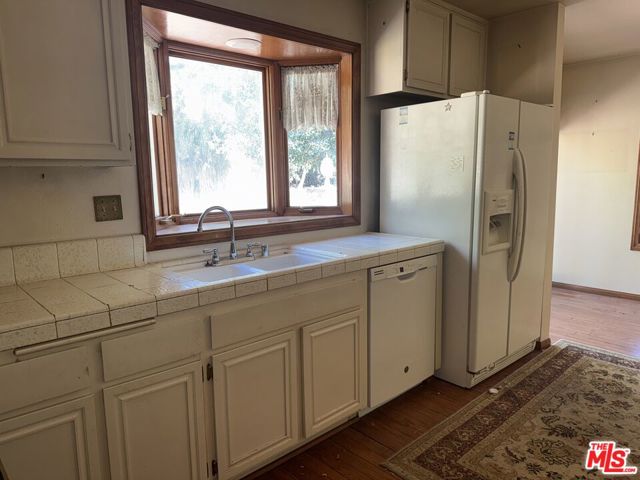 22520 Malden Street photo 4