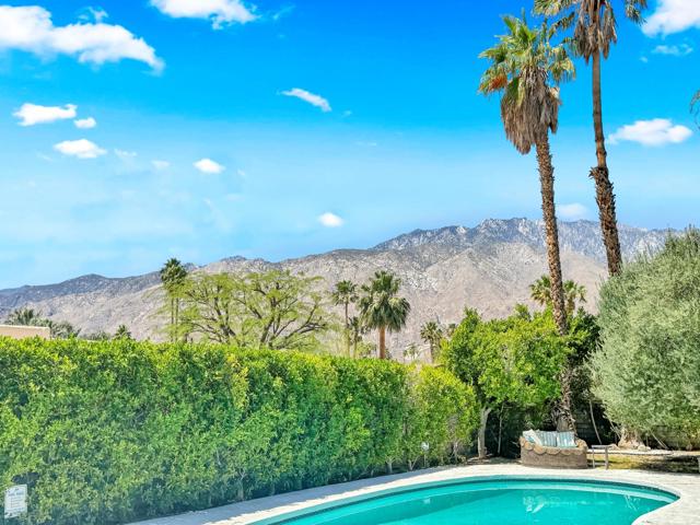 1385 E Via Escuela, Palm Springs CA: https://media.crmls.org/mediaz/9b3c4de3-61e5-4047-ad63-94a44aac549f.jpg