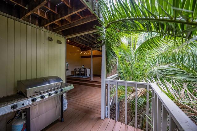 1449 Edgemont St, San Diego CA: https://media.crmls.org/mediaz/9b3c5a6e-93ed-4a5f-ad48-5ee7a8d5fa81.jpg