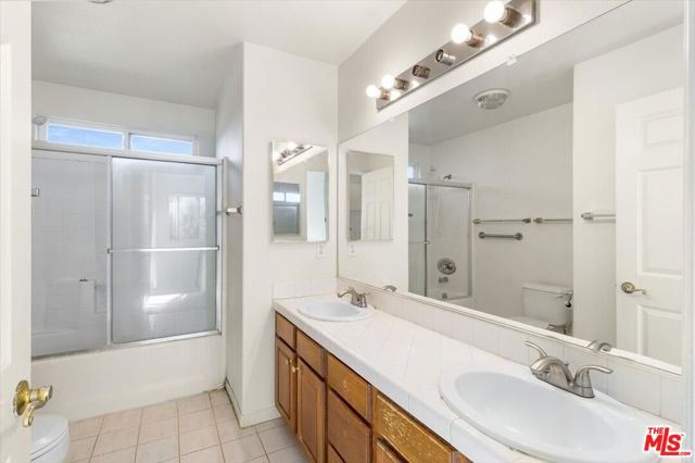 18806 Hatteras Street, Tarzana CA: https://media.crmls.org/mediaz/9b3cc58f-eb46-40ea-96a6-c176fdad736e.jpg