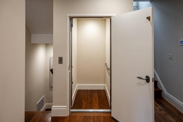 17 Almendral Avenue, Atherton CA: https://media.crmls.org/mediaz/9b3d9316-ecba-4a56-99eb-88f7151ddeda.jpg