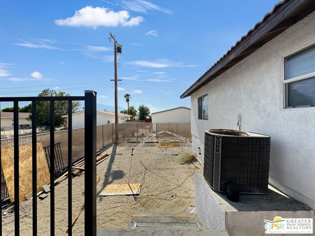 16653 Bubbling Wells Road, Desert Hot Springs CA: https://media.crmls.org/mediaz/9b3f39ca-ab55-4e37-a544-813f83787bde.jpg