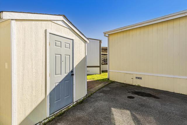 3015 E Bayshore Road, Redwood City CA: https://media.crmls.org/mediaz/9b3f3b96-ef45-4133-9b5b-36309ae23732.jpg