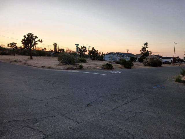 57752 Pimlico Street, Yucca Valley CA: https://media.crmls.org/mediaz/9b401096-0d00-469c-b190-49aec4c4844e.jpg