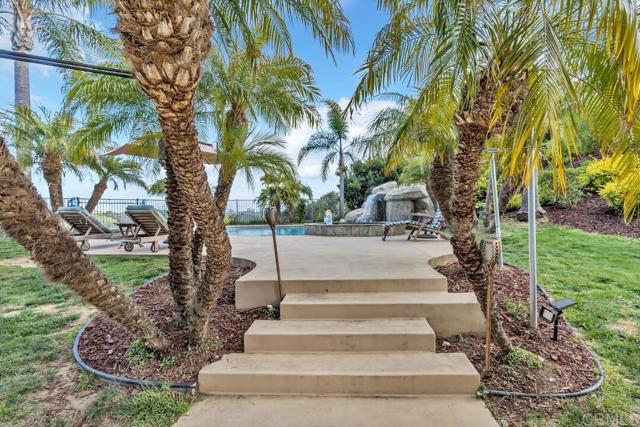 10495 Abalone Landing, San Diego CA: https://media.crmls.org/mediaz/9b402b71-0303-4663-bdc4-116d87503d27.jpg