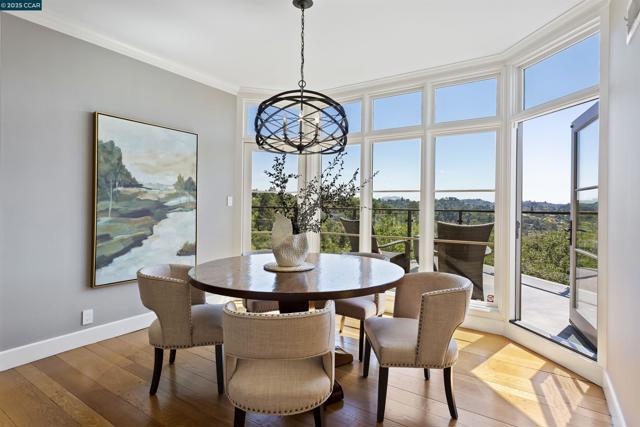 24 La Campana Rd, Orinda CA: https://media.crmls.org/mediaz/9b40785c-2451-4ab6-9321-31c80d183244.jpg
