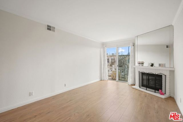 Image 8 of 33 For 8505 Gulana Avenue 4217