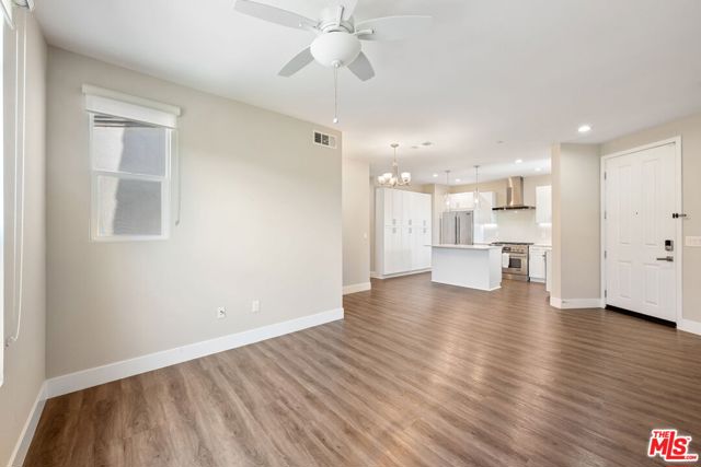 4394 Paxton Place, Calabasas CA: https://media.crmls.org/mediaz/9b41310b-6659-4ec3-ba27-c59f820d9c9f.jpg