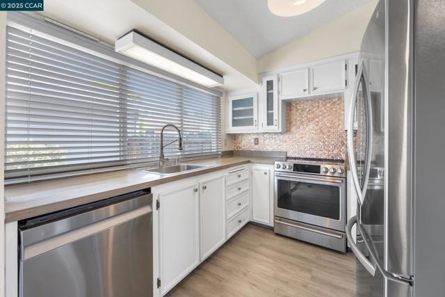 5571 Sepulveda Ct, Concord CA: https://media.crmls.org/mediaz/9b413773-e661-4ca3-b0ab-02728bec296d.jpg
