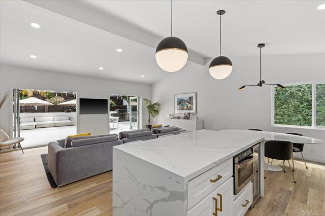 Detail Gallery Image 9 of 40 For 725 Cathy Ln, Cardiff By The Sea,  CA 92007 - 4 Beds | 2/1 Baths
