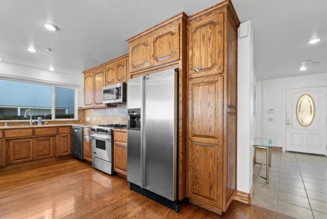 1148 E Cliff Drive, Santa Cruz CA: https://media.crmls.org/mediaz/9b41fc9f-e994-40d8-b4f2-a7b9d0155bc8.jpg